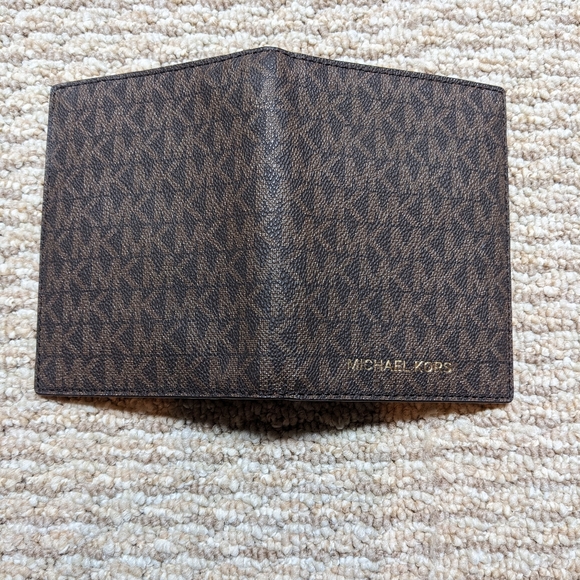 Michael Kors Jet Set Travel Credit Card Holder/ID Wallet - Picture 3 of 5